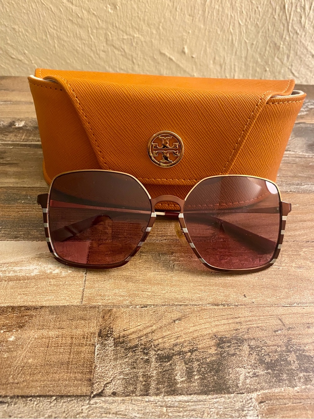 Tory Burch Brown Gradient Square Sunglasses with Gold Trim